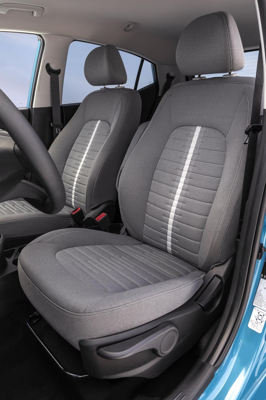 Интерьер Hyundai i10 2019 года  (WW) (фото 18 из 44)